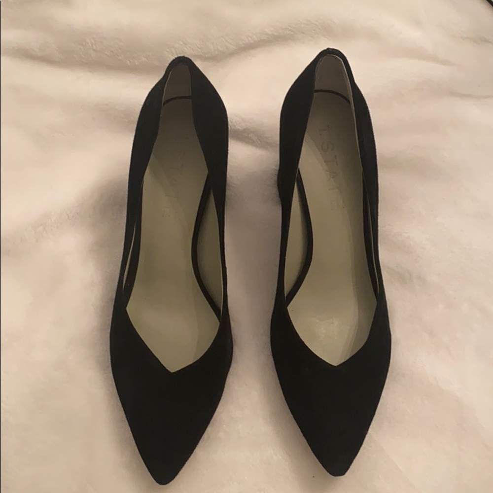 1. State black pumps size 8